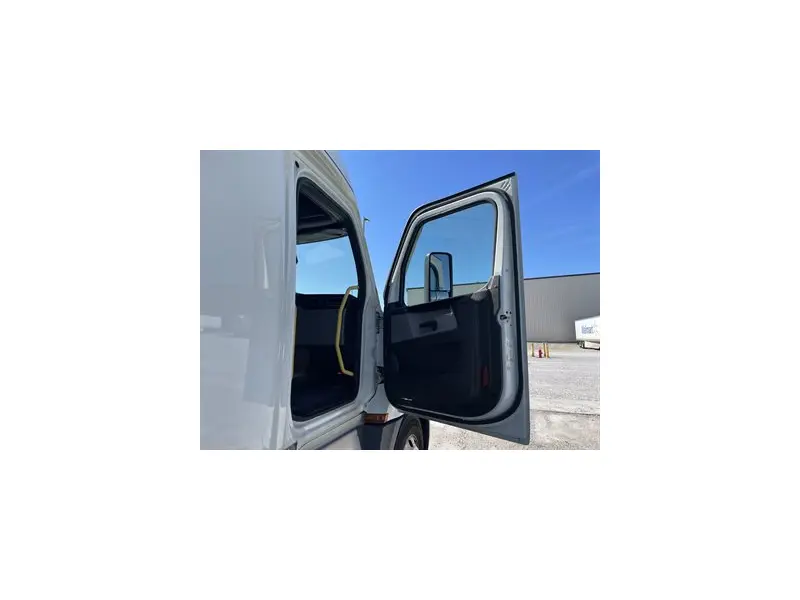 2022 FREIGHTLINER CASCADIA 126