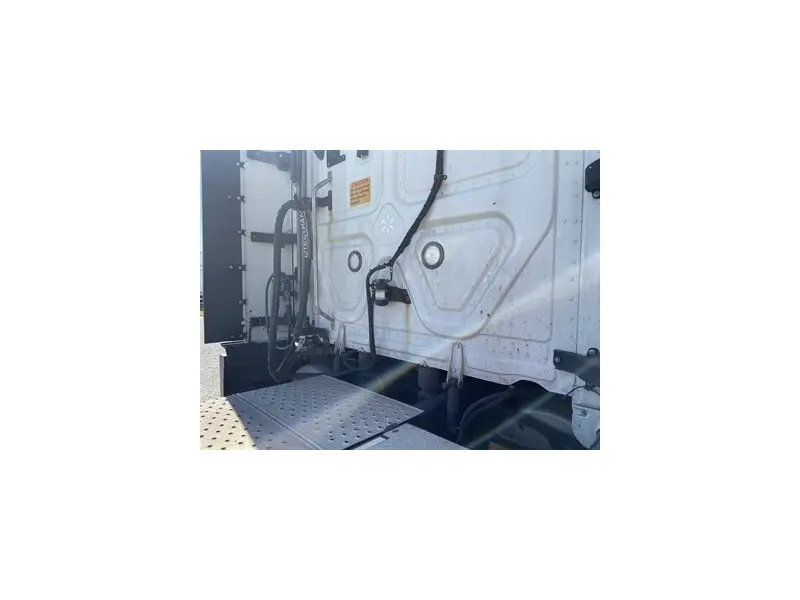 2022 FREIGHTLINER CASCADIA 126