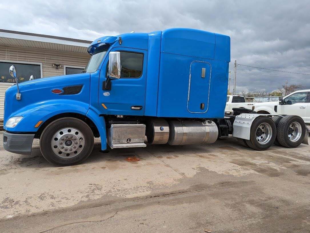 2014 PETERBILT 579 in Rochester, NY