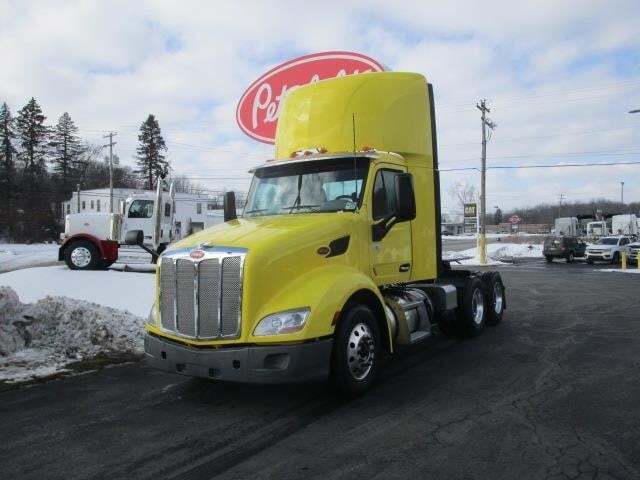 2021 PETERBILT 579 in Smithfield, PA
