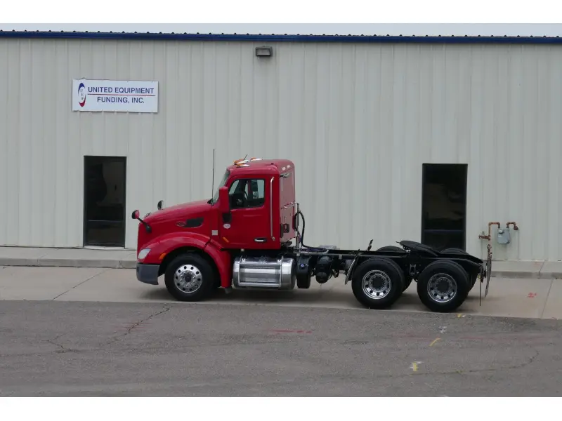 2017 PETERBILT 579