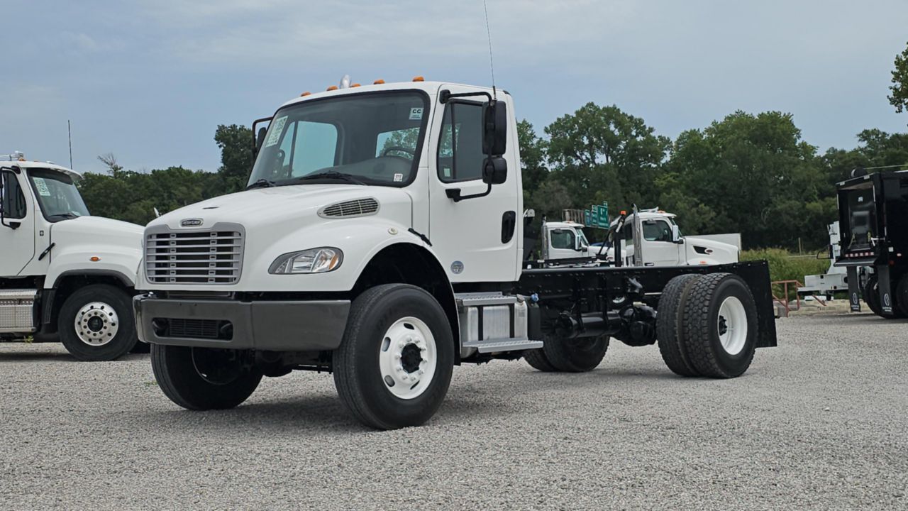 2020 FREIGHTLINER BUSINESS CLASS M2 106 in Poulsbo, WA