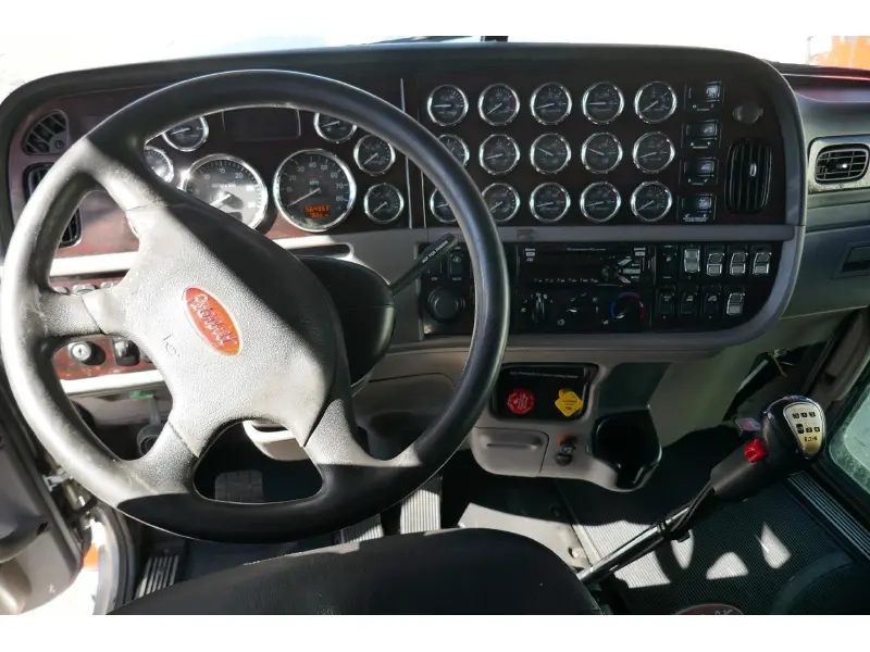 2020 PETERBILT 389