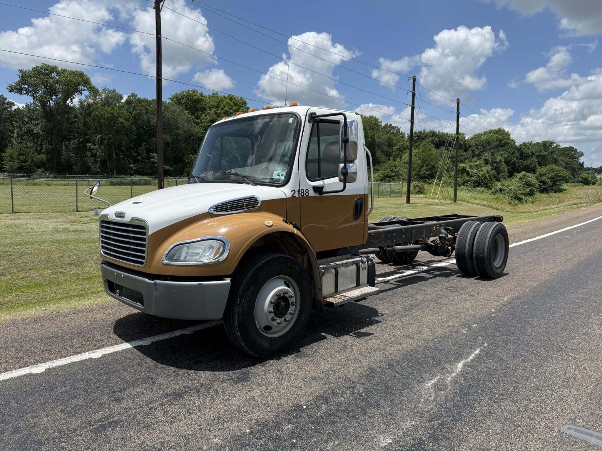2013 FREIGHTLINER BUSINESS CLASS M2 106 in Bryan, TX