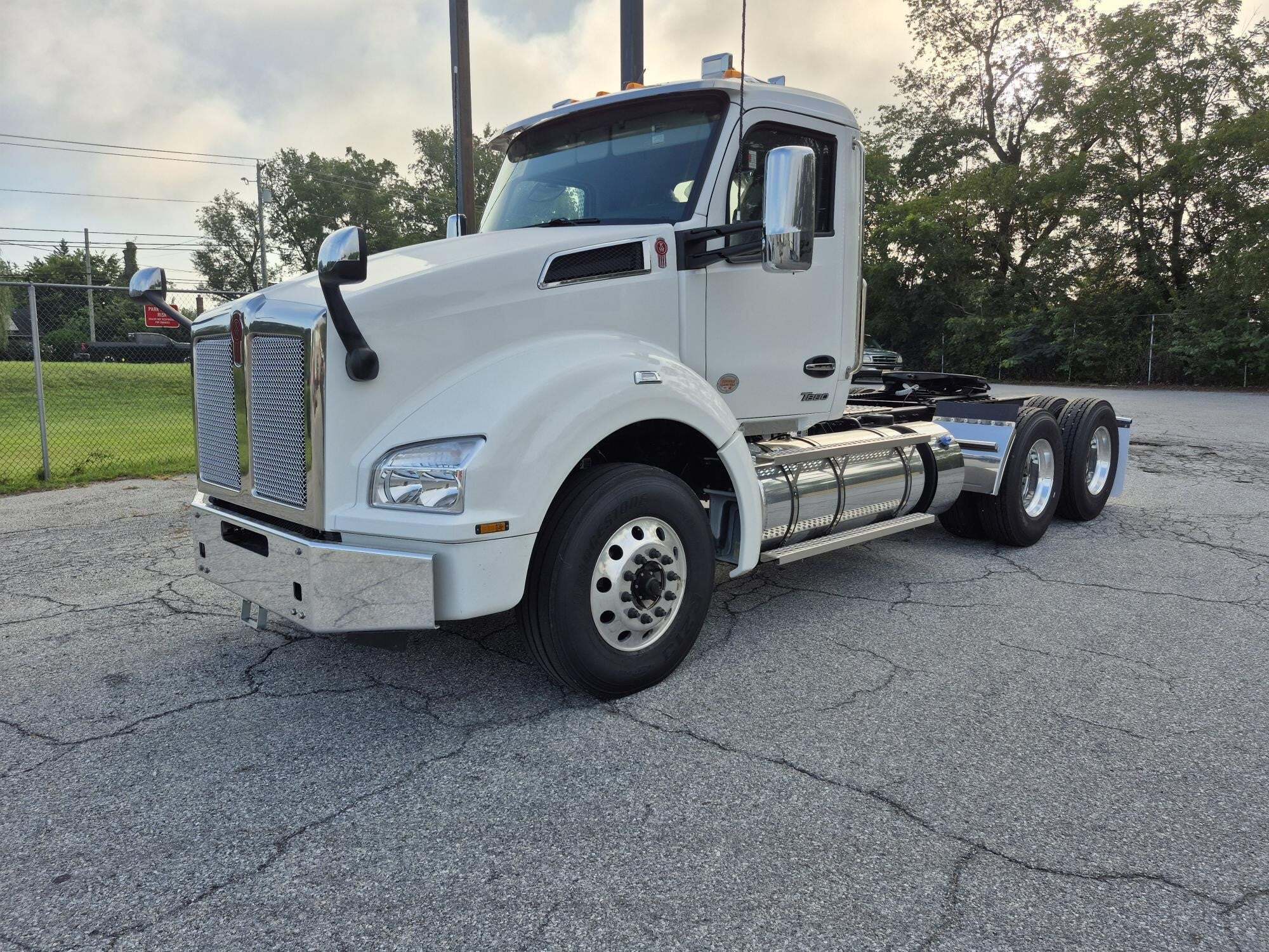 2027 KENWORTH T880 in Coopersburg, PA