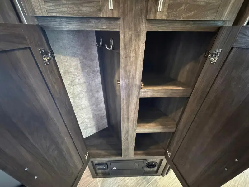 2018 Highland Ridge Mesa Ridge Lite 2410RL