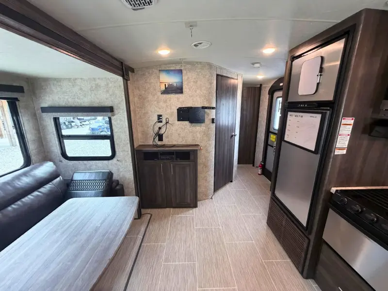 2018 Highland Ridge Mesa Ridge Lite 2410RL