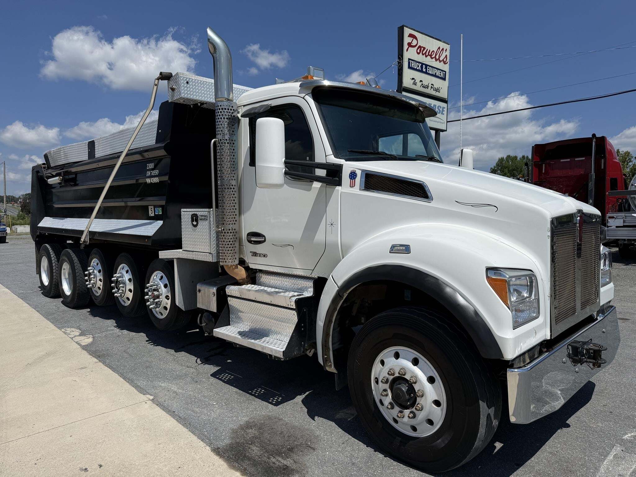 2023 KENWORTH T880 in Lynchburg, VA