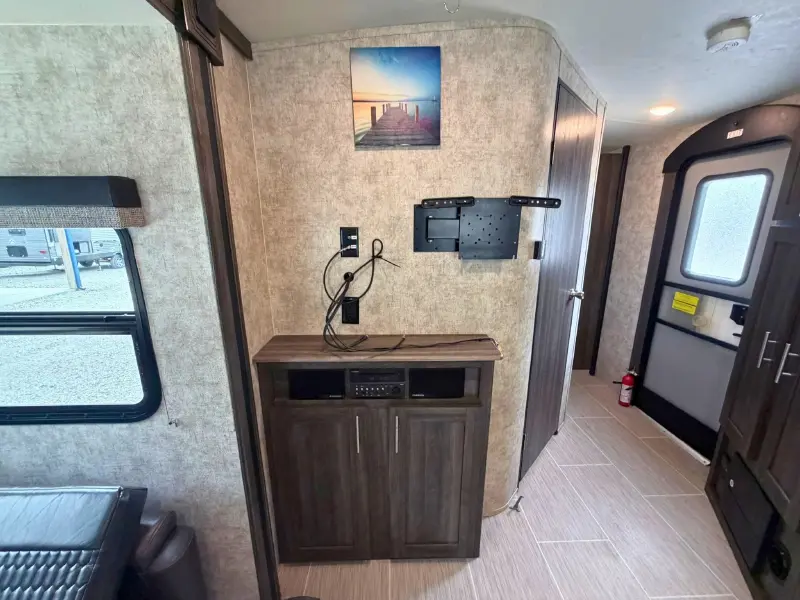 2018 Highland Ridge Mesa Ridge Lite 2410RL