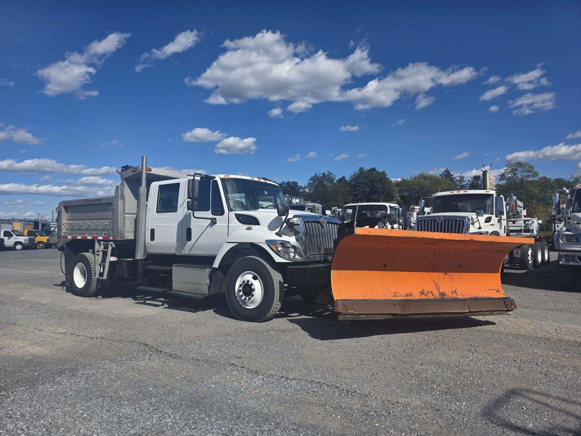 2017 INTERNATIONAL WORKSTAR 7400 in Duncansville, PA