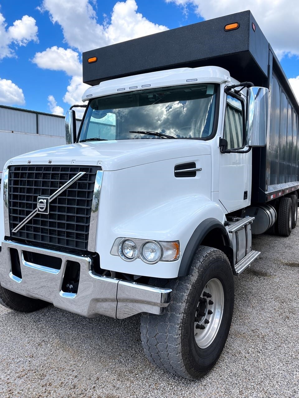 2020 VOLVO VHD64B300 in Bartow, FL