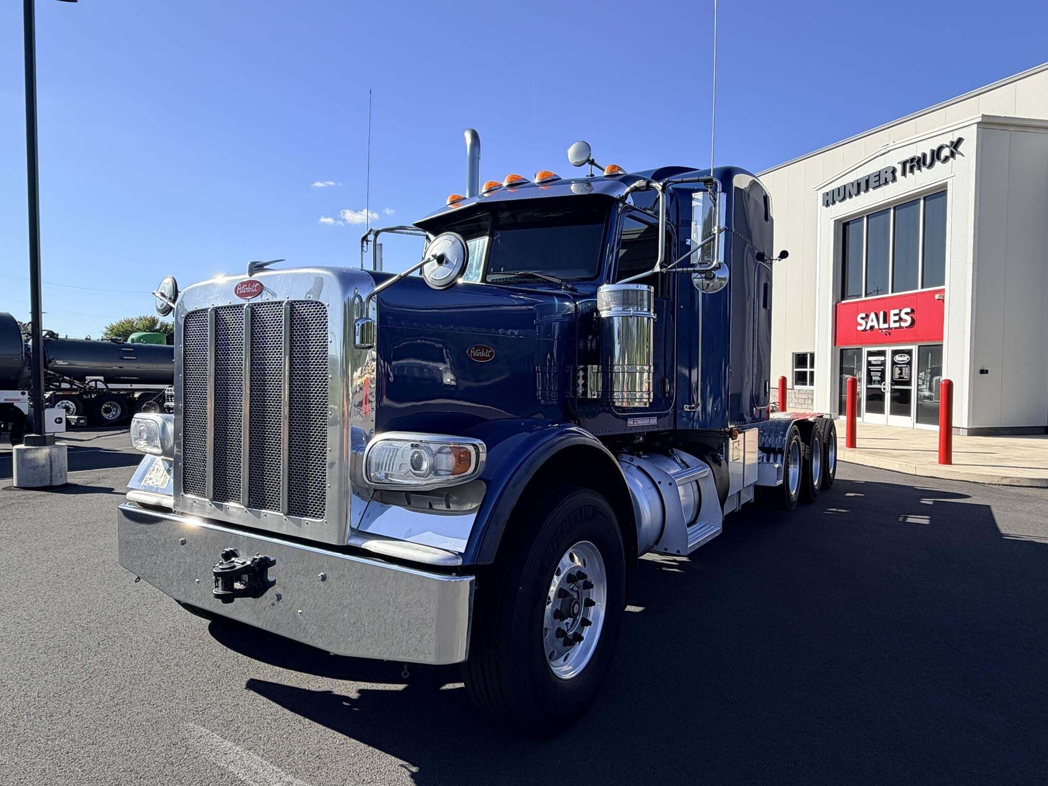 2022 PETERBILT 389 in Bartonsville, PA
