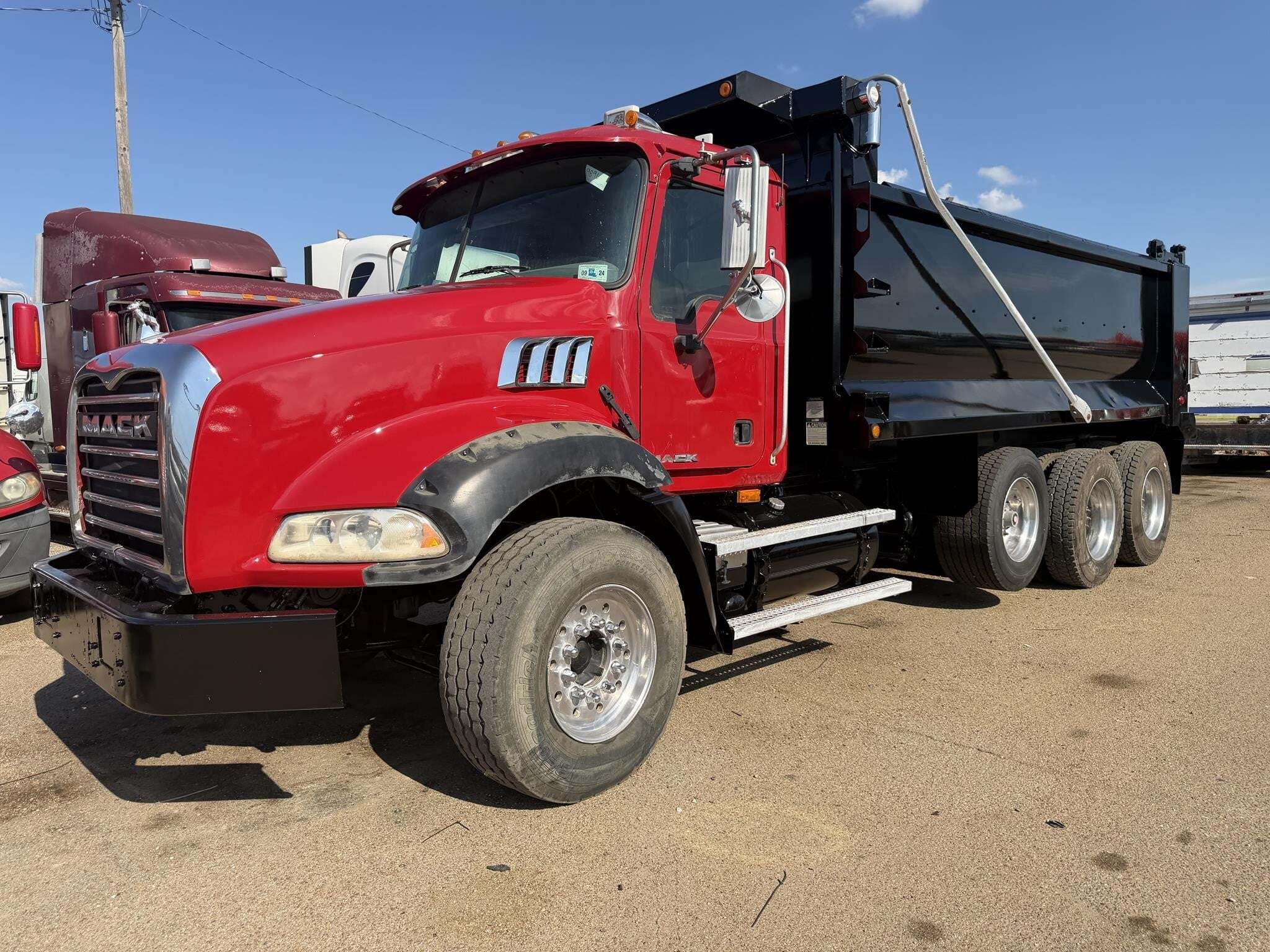 2010 MACK GRANITE GU813 in Covington, TN