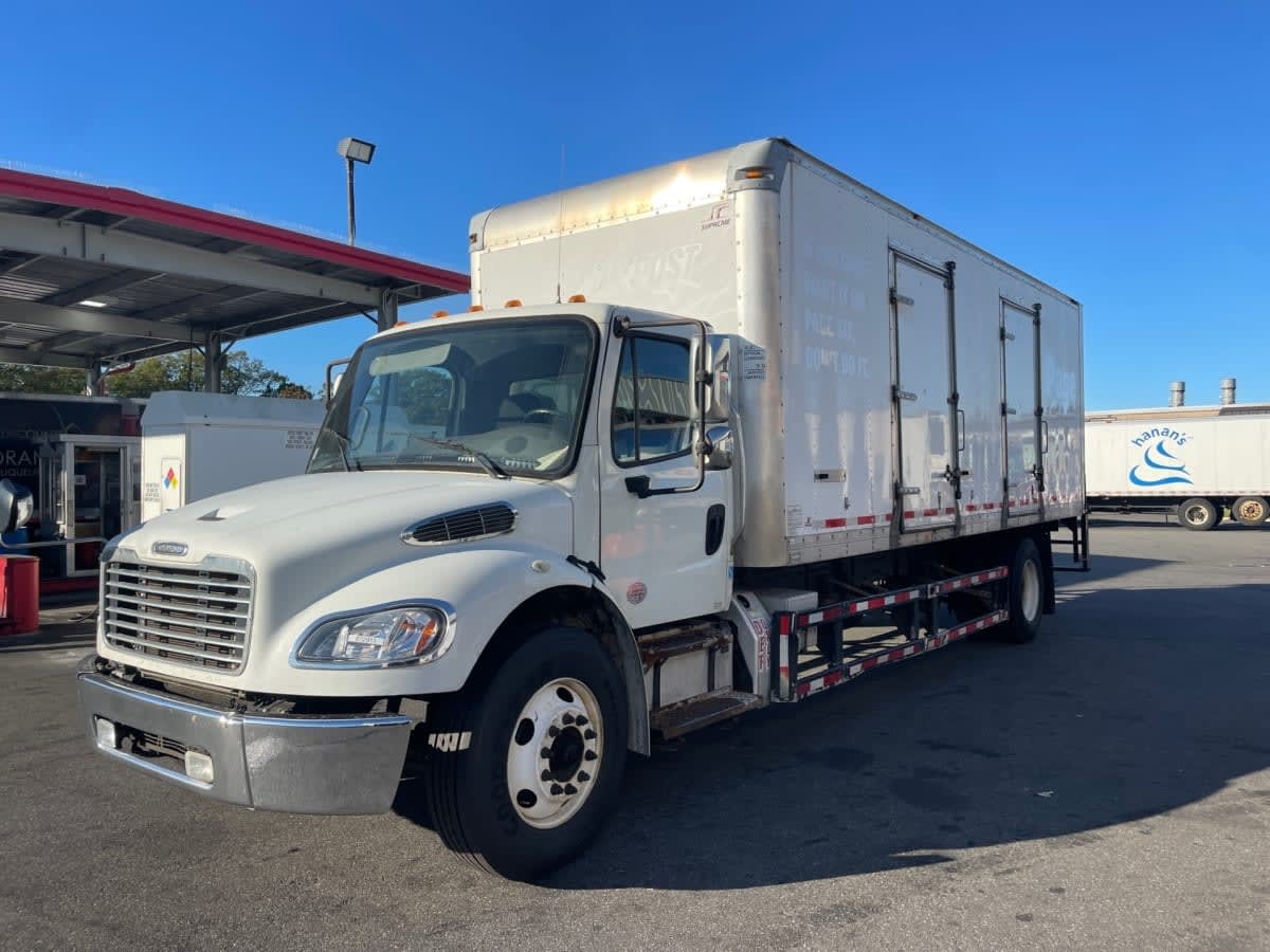 2017 FREIGHTLINER BUSINESS CLASS M2 106 in Farmingdale, NY