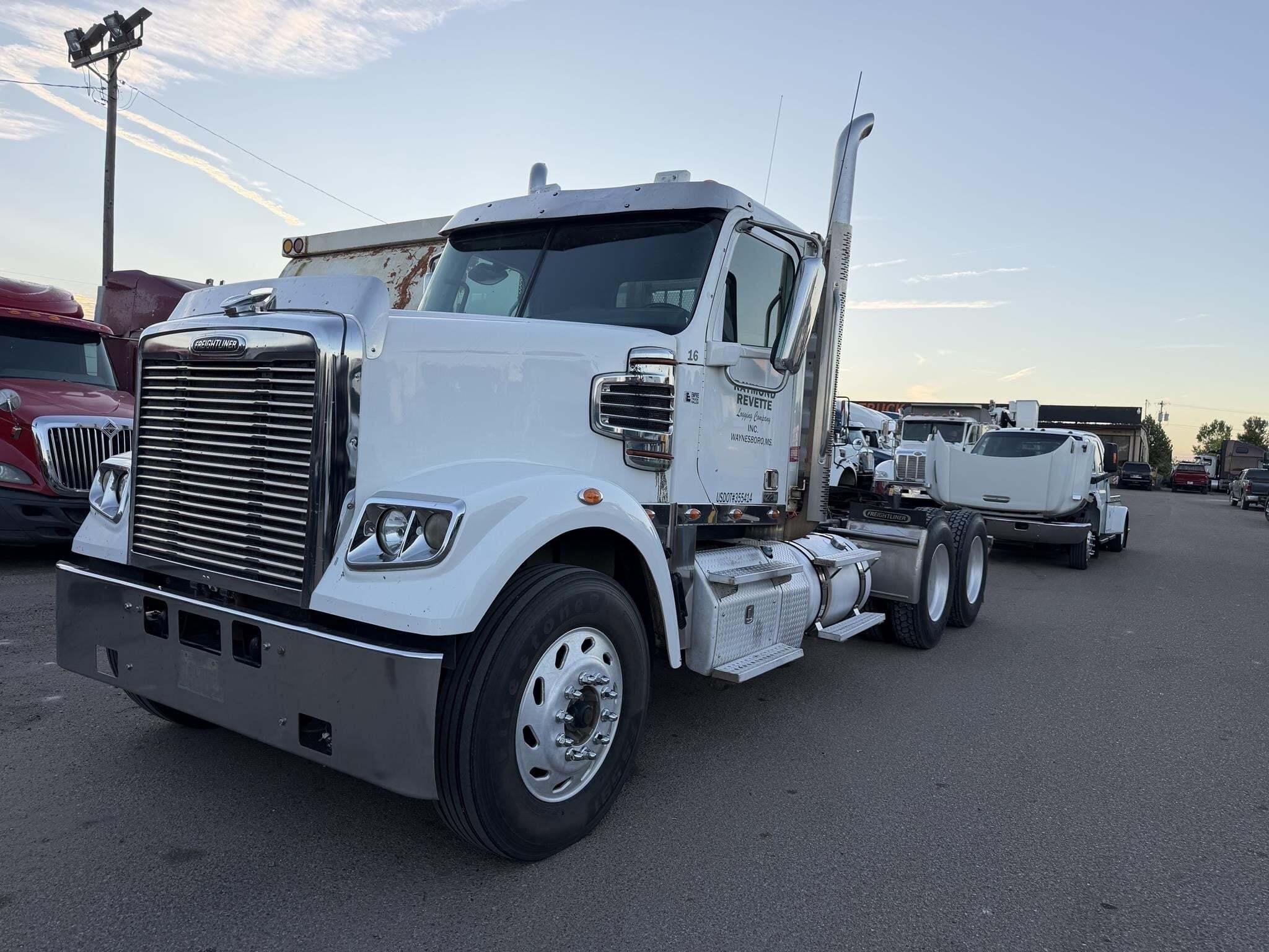 2017 FREIGHTLINER 122 SD in Covington, TN