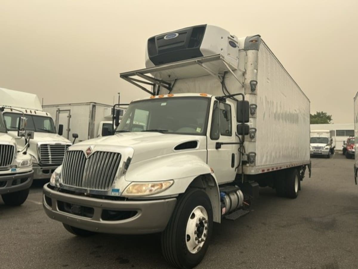 2019 INTERNATIONAL 4300 in Farmingdale, NY