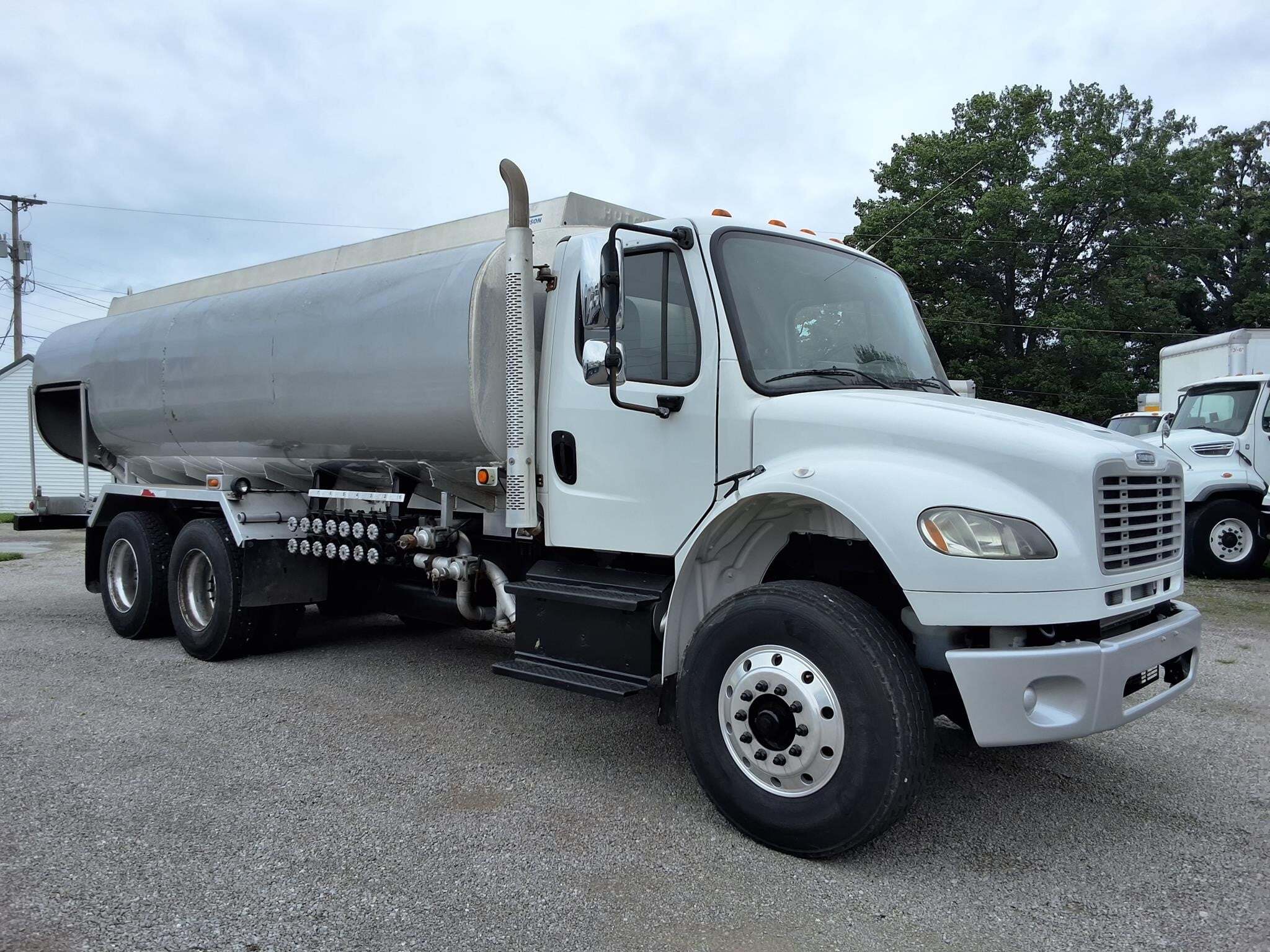 2016 FREIGHTLINER BUSINESS CLASS M2 106 in Fort Wayne, IN