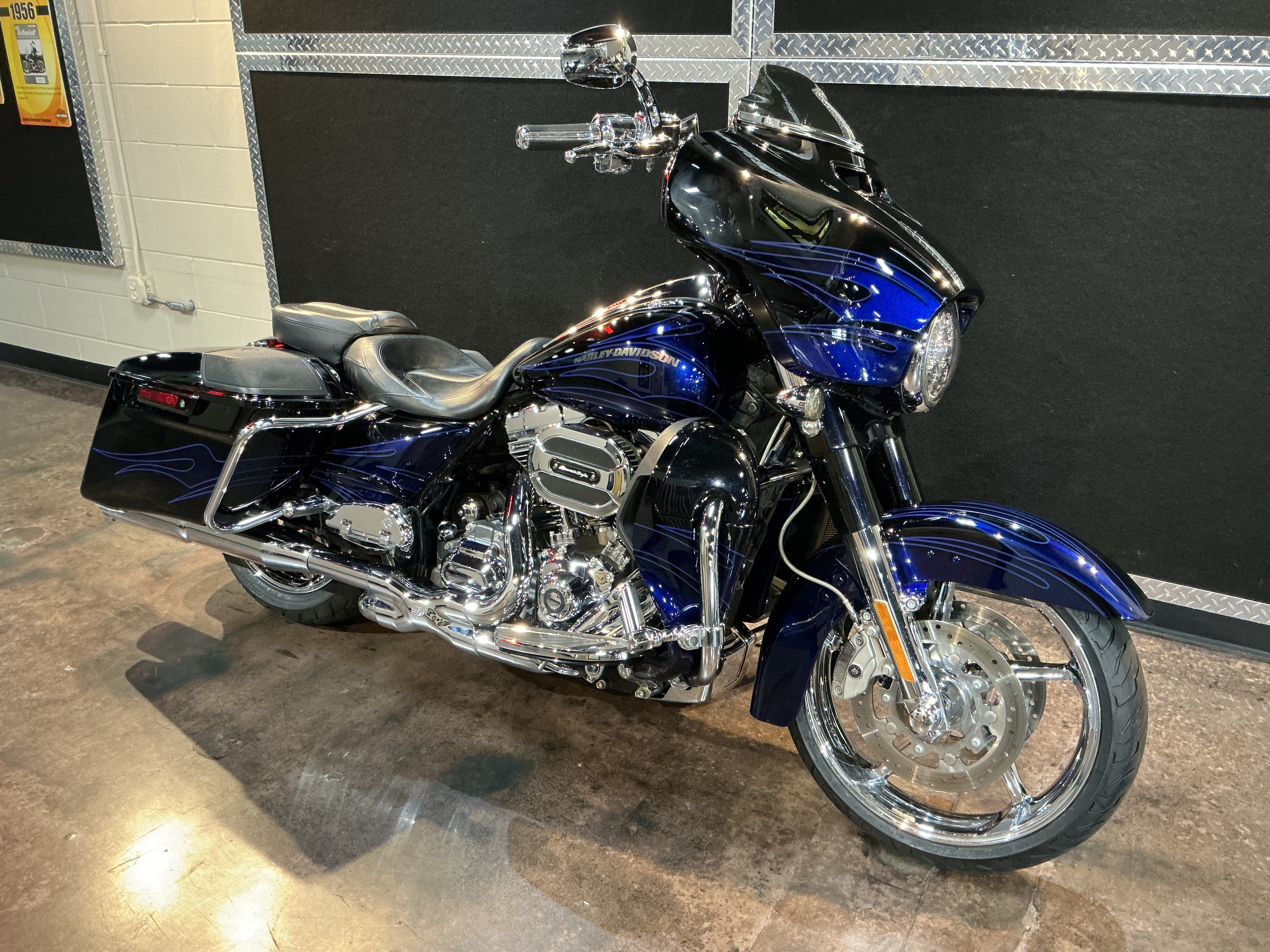 2016 Harley-Davidson CVO™ Street Glide® in burlington IA