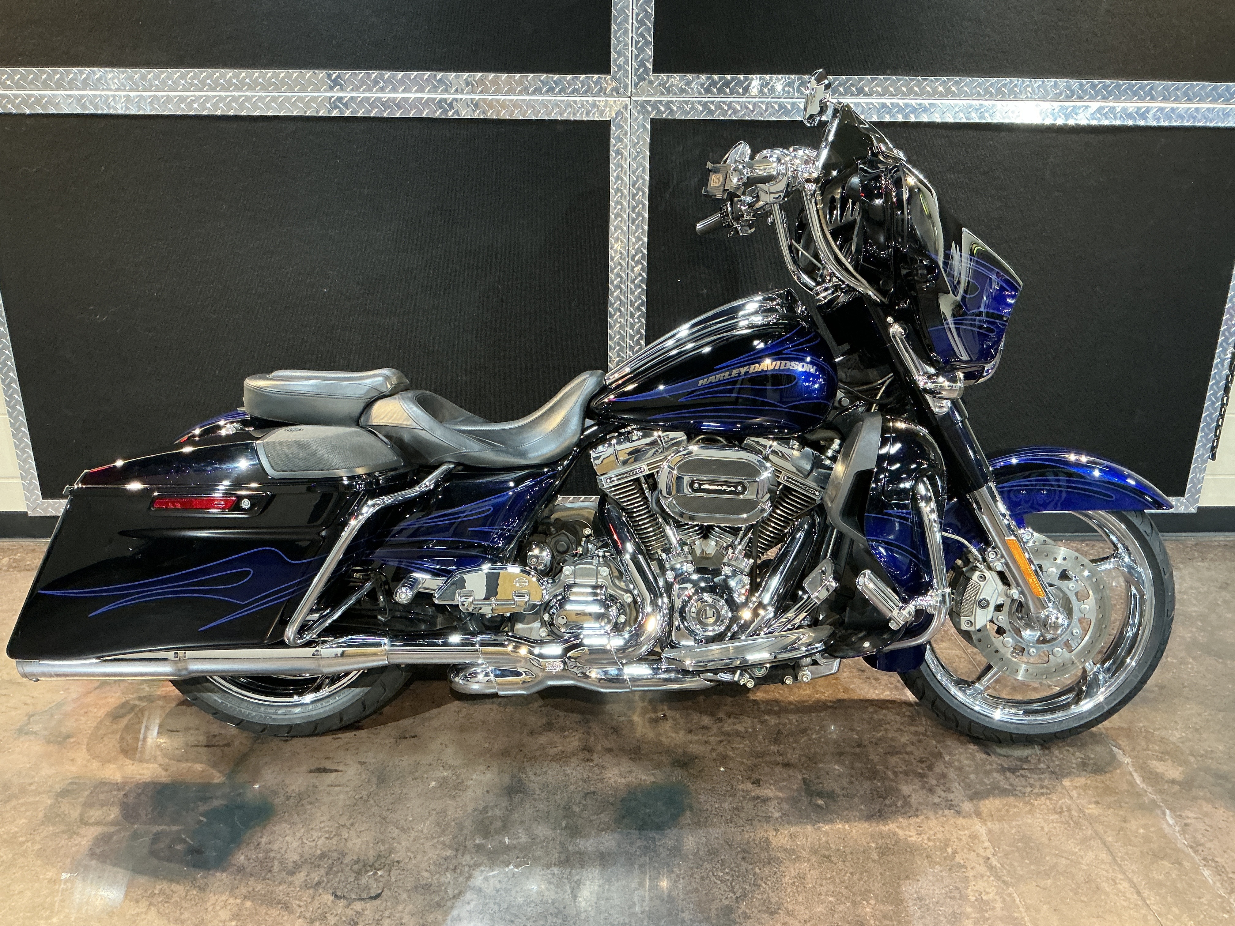 2016 Harley-Davidson CVO™ Street Glide® in burlington IA