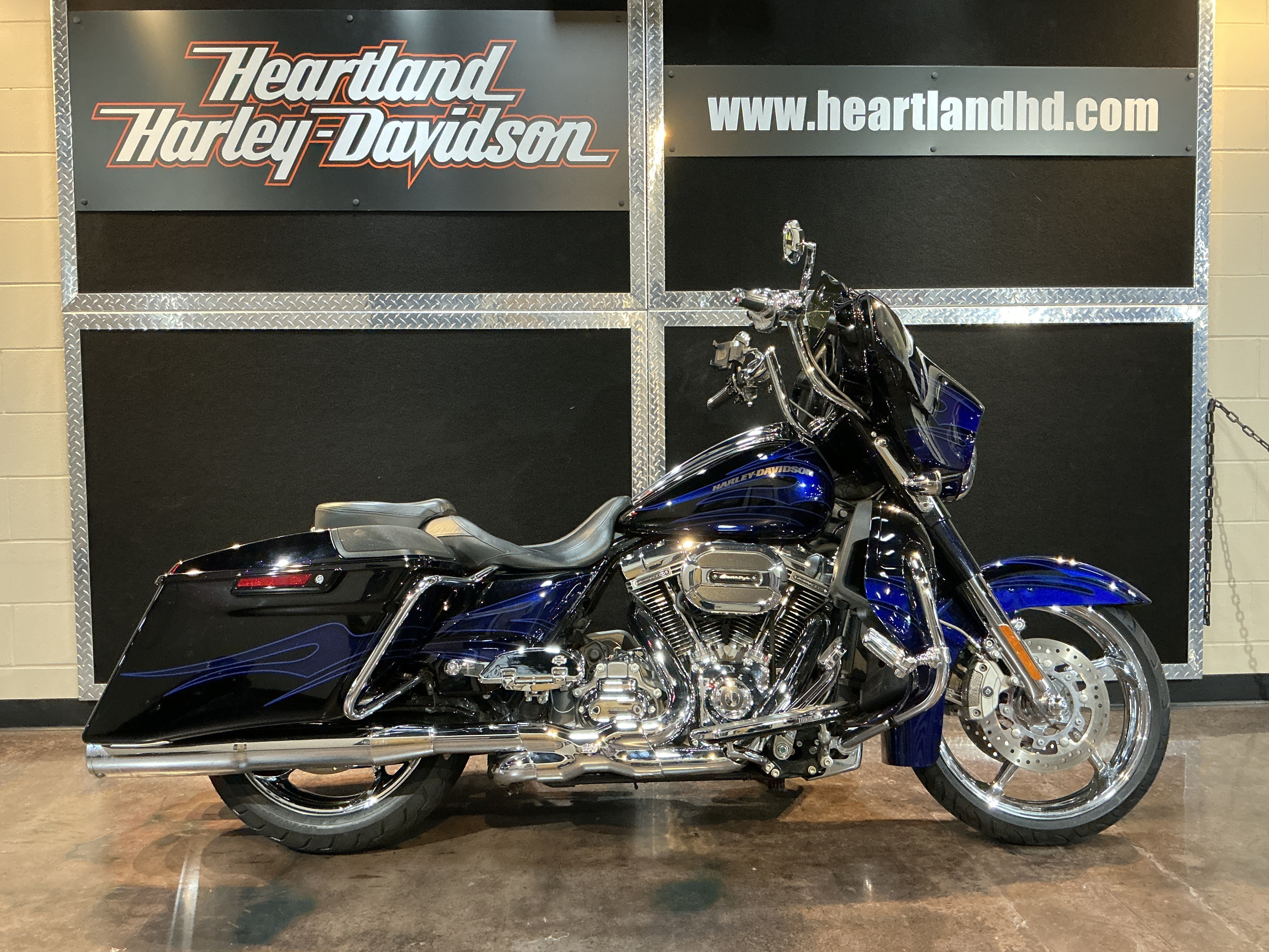 2016 Harley-Davidson CVO™ Street Glide® CVO in Burlington, IA