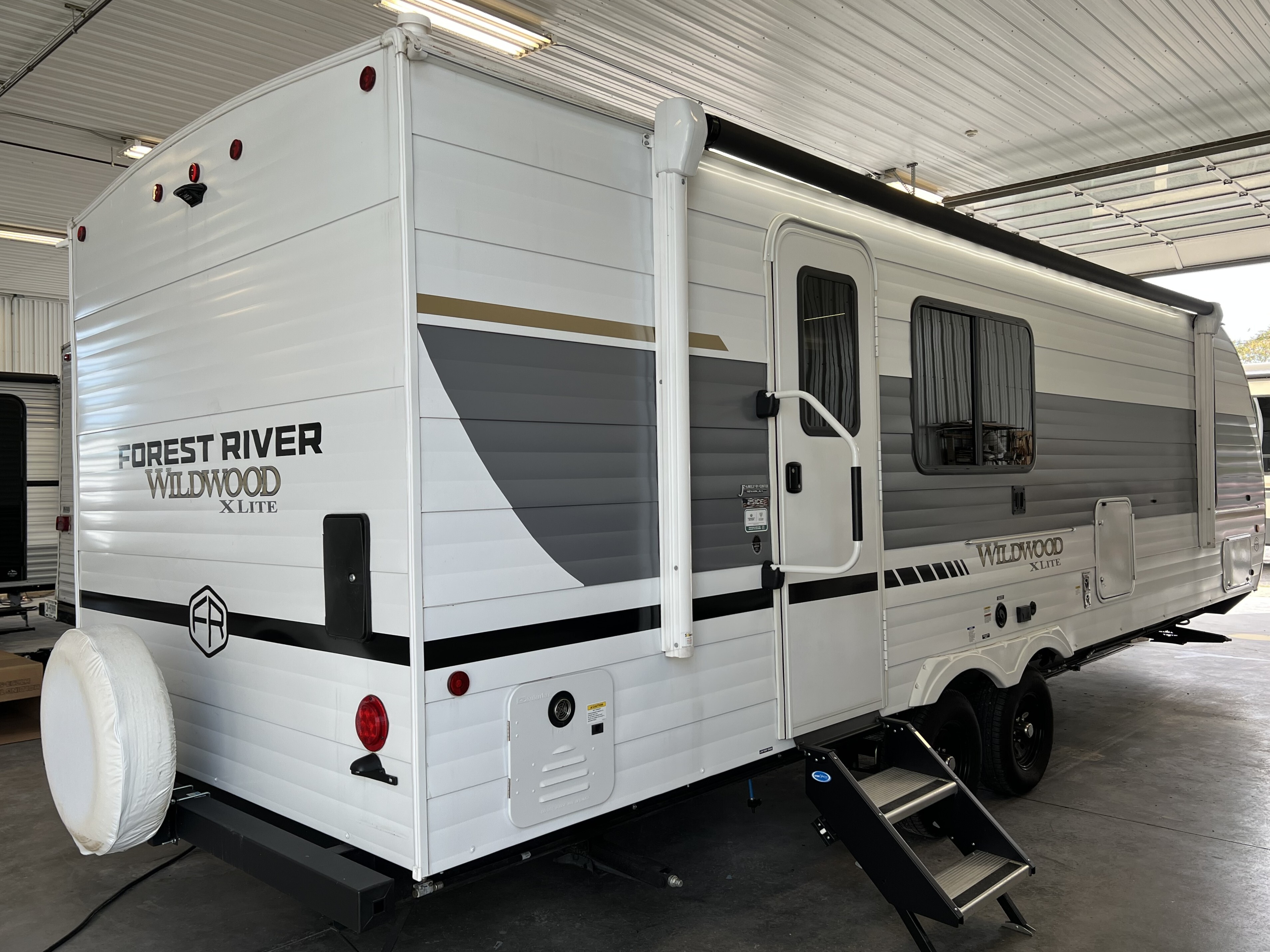 Used 2025 Forest River Wildwood X-Lite 25ICE For Sale in Newark Used 2025 Forest River Wildwood X-Lite 25ICE For Sale in Newark