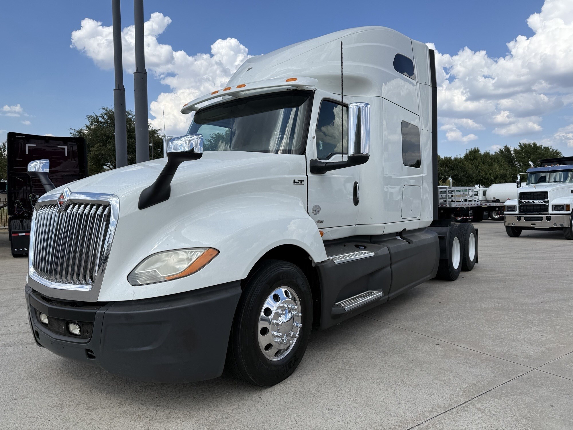 2018 INTERNATIONAL LT625 in Dallas, TX