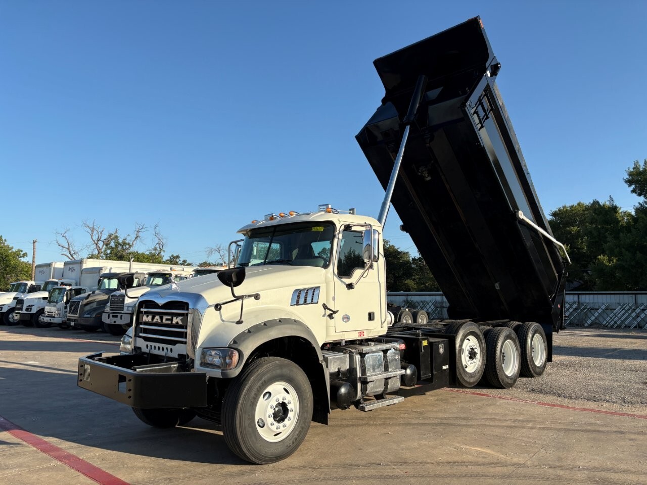 2023 MACK GRANITE in Alvarado, TX