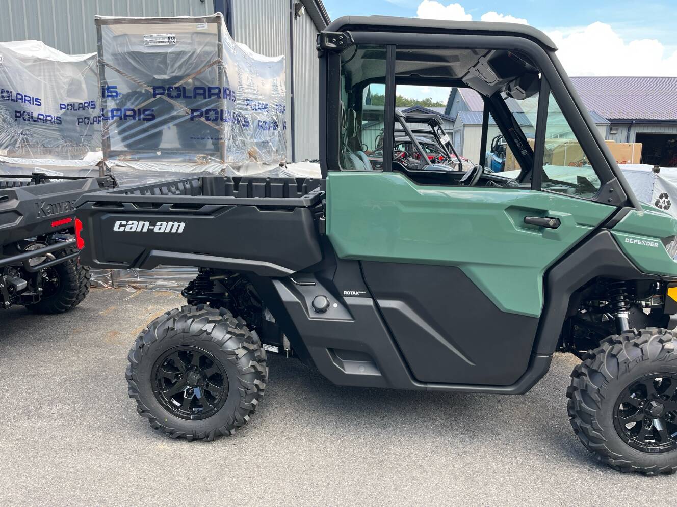 A photo of this 2026 Can-Am Defender DPS CAB HD10