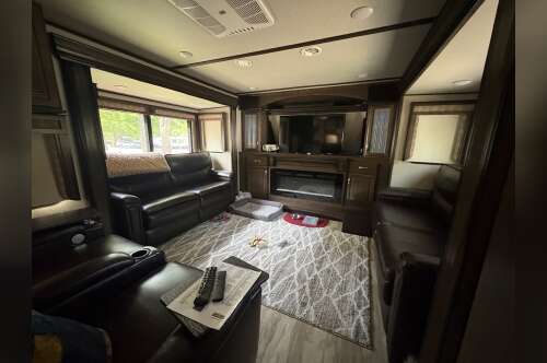 2019 Grand Design SOLITUDE 380FL in nescopeck PA