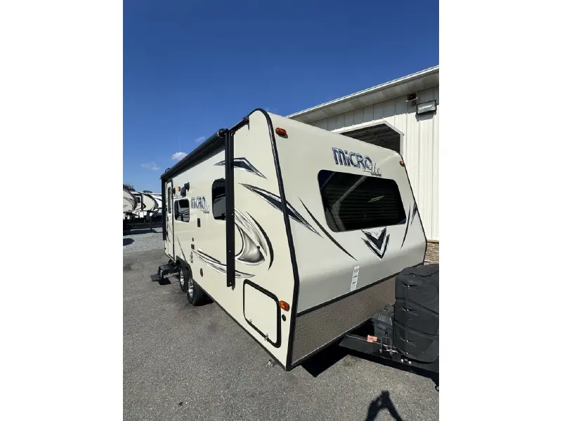 2018 FOREST RIVER FLAGSTAFF MICRO LITE 21FBRS
