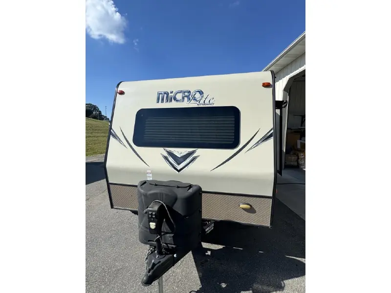 2018 FOREST RIVER FLAGSTAFF MICRO LITE 21FBRS