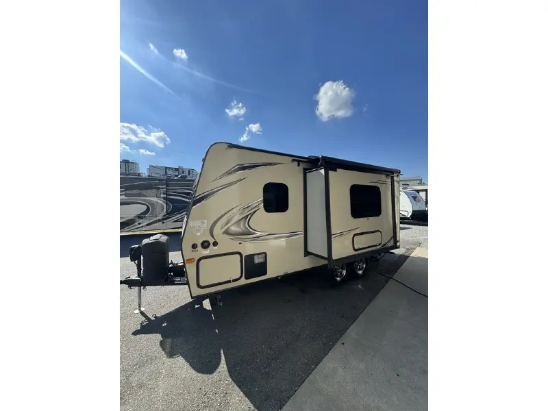 2018 FOREST RIVER FLAGSTAFF MICRO LITE 21FBRS