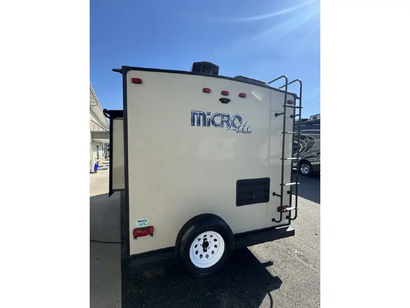 2018 FOREST RIVER FLAGSTAFF MICRO LITE 21FBRS