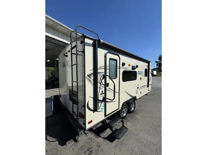 2018 FOREST RIVER FLAGSTAFF MICRO LITE 21FBRS