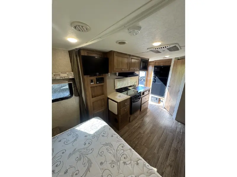 2018 FOREST RIVER FLAGSTAFF MICRO LITE 21FBRS