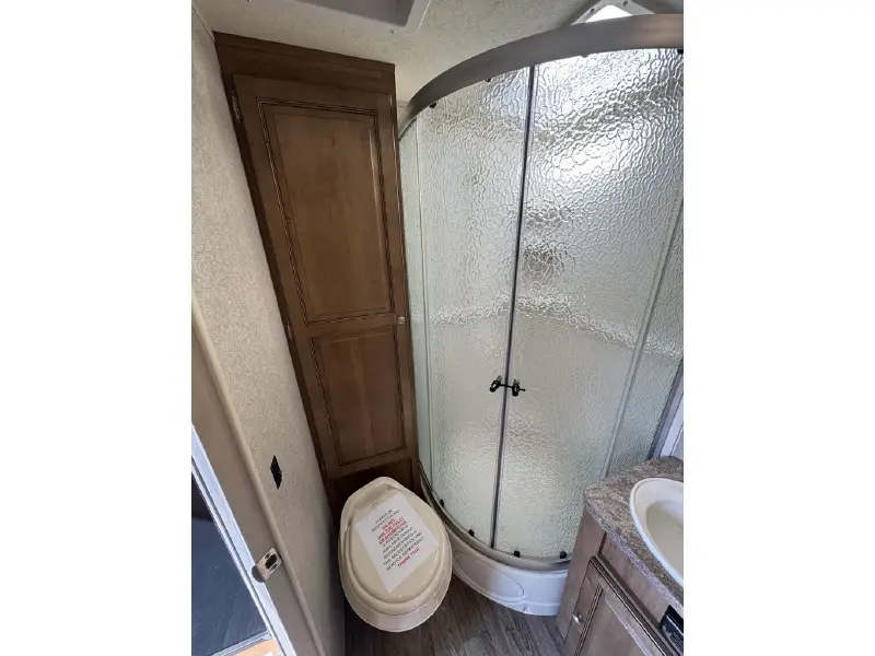2018 FOREST RIVER FLAGSTAFF MICRO LITE 21FBRS