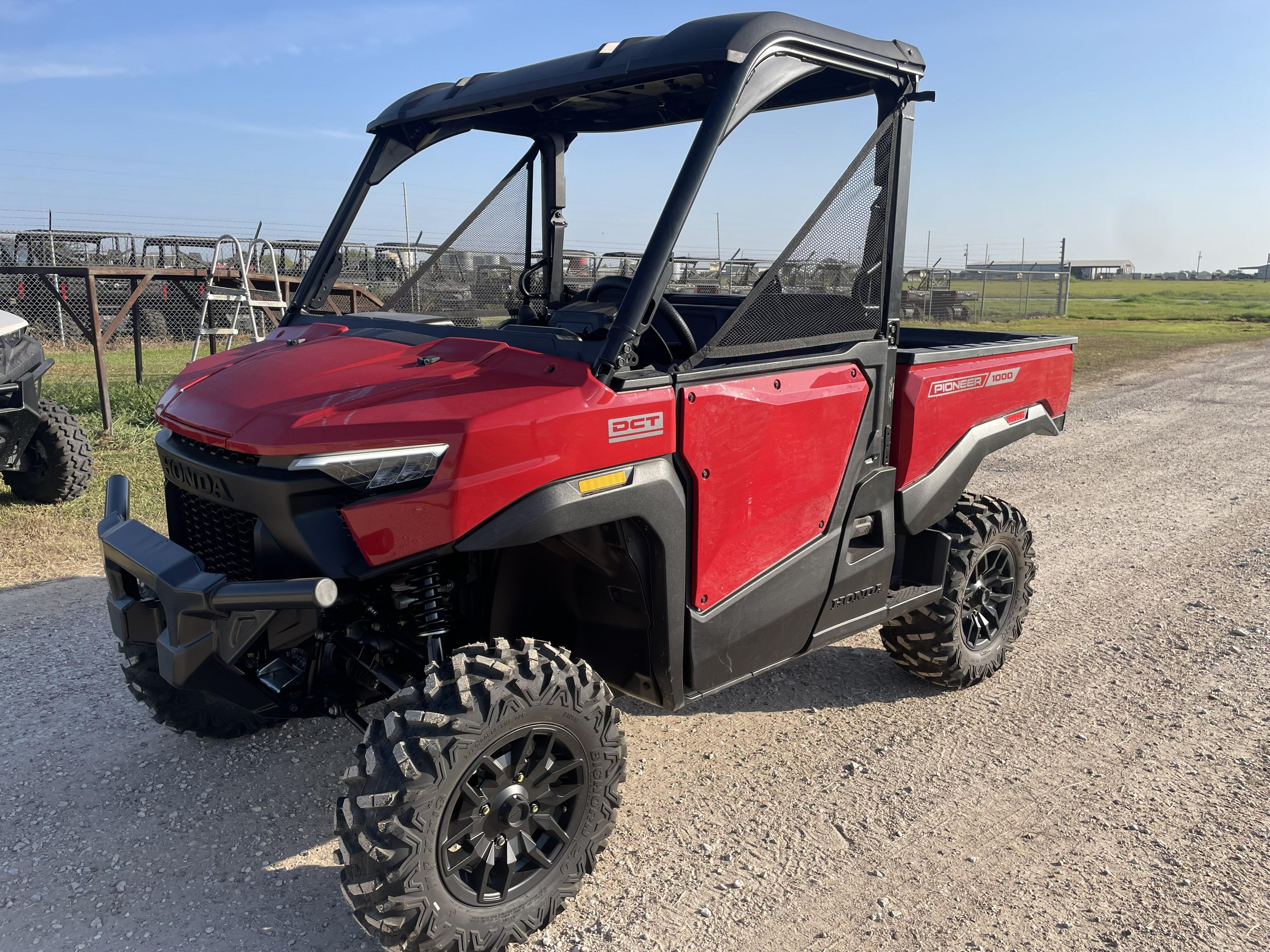 2026 Honda Pioneer 1000 Deluxe in el campo TX