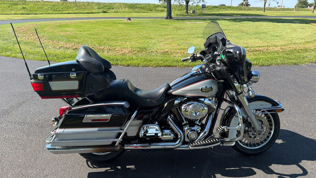 2010 Harley-Davidson  ELECTRA GLIDE ULTRA CLASSIC (EFI) Touring motorcycle