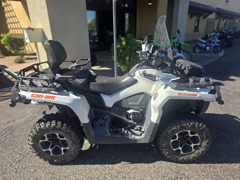 2016 Can-Am Outlander MAX XT 570 Pearl White in surprise AZ