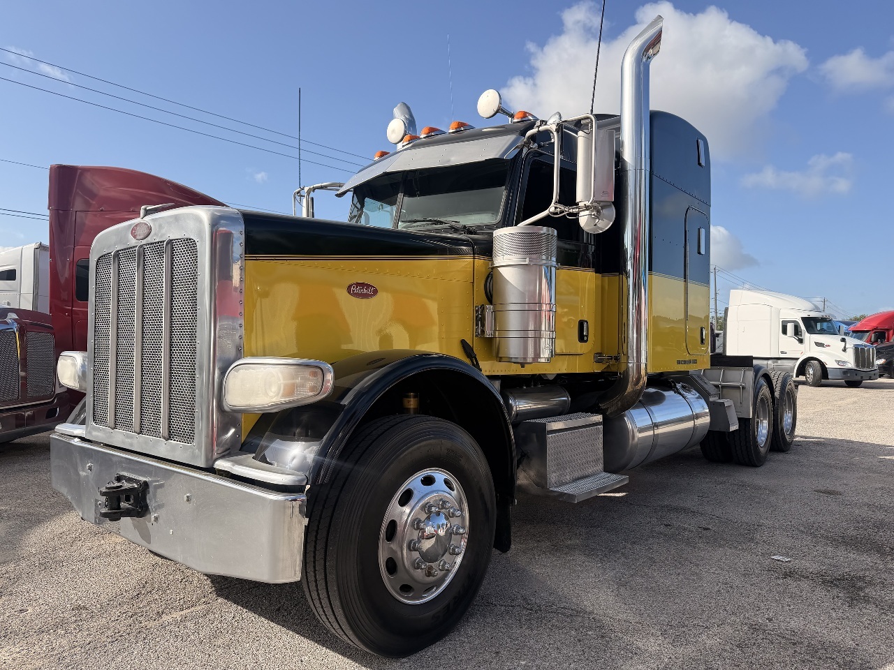 2015 PETERBILT 389 in Houston, TX