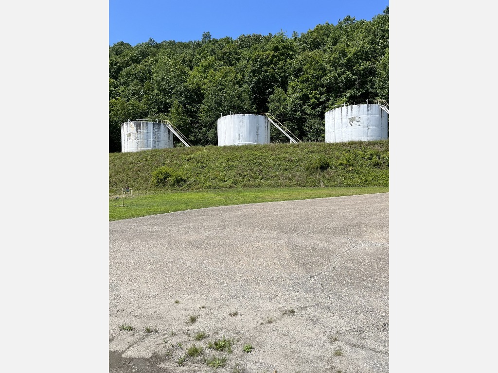 1976 HEIL Above Ground 210,000 GAL in Philadelphia, PA