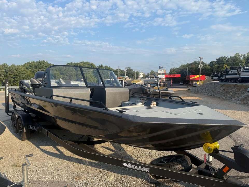 2027 Seaark PROCAT 240 in branson west MO