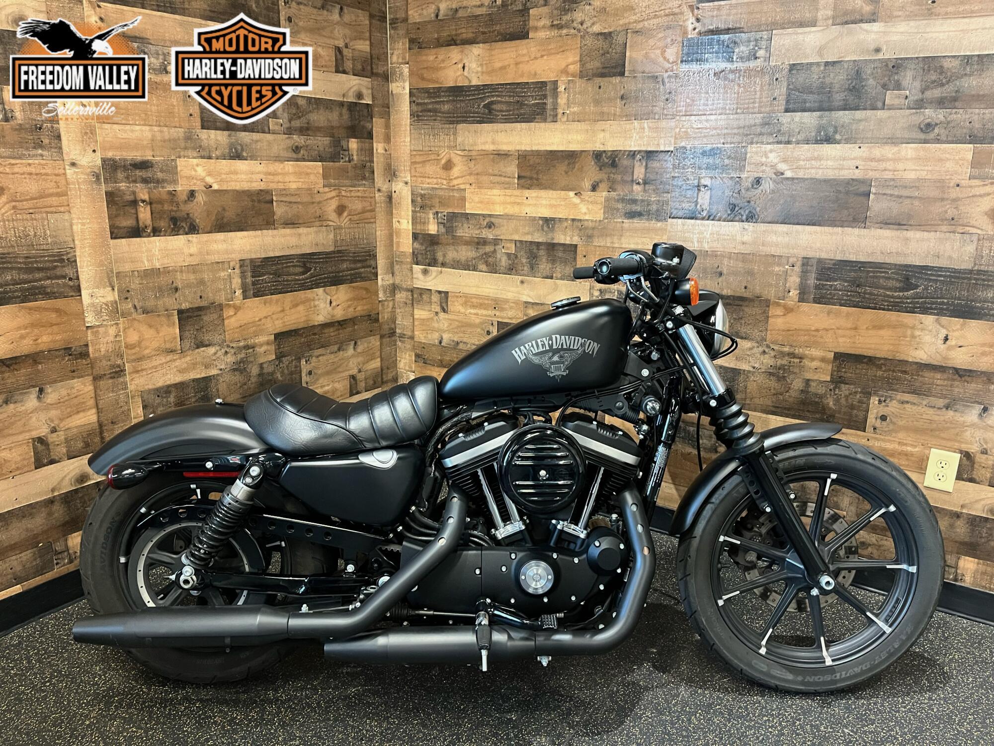 2016 Harley-Davidson Iron 883 IRON in Sellersville, PA