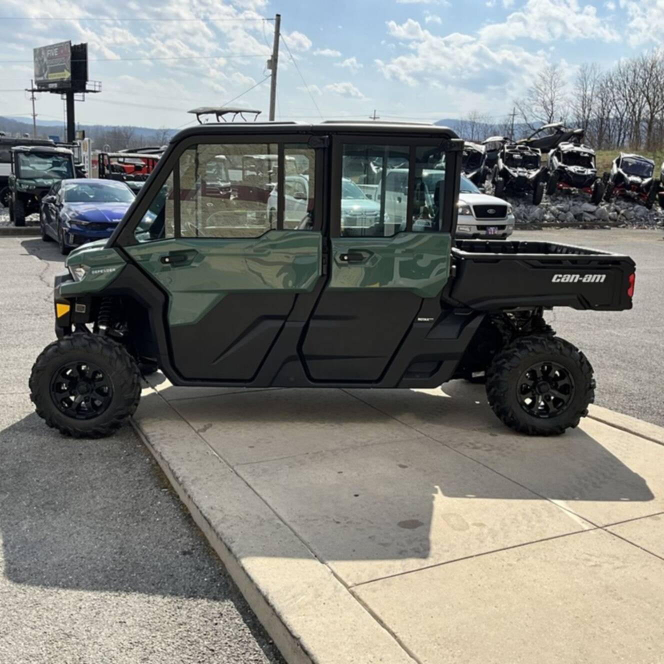A photo of this 2026 Can-Am Defender MAX DPS CAB HD10