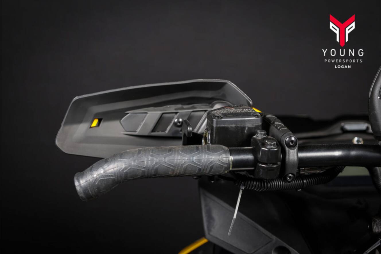 A photo of this 2025 Ski-Doo Summit® NEO 600 EFI - 85 H_Al Hurricane 1.75 with Fl