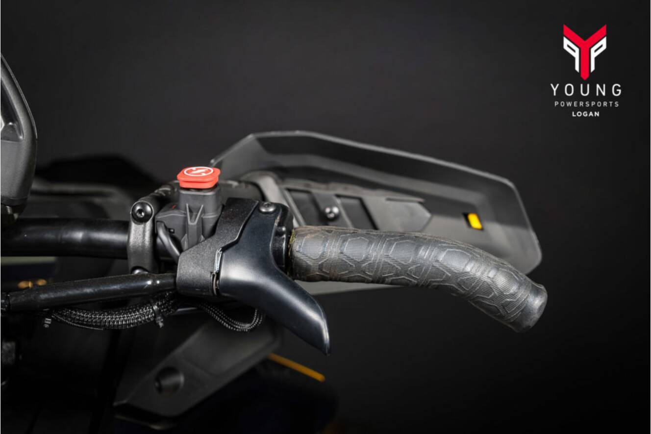 A photo of this 2025 Ski-Doo Summit® NEO 600 EFI - 85 H_Al Hurricane 1.75 with Fl