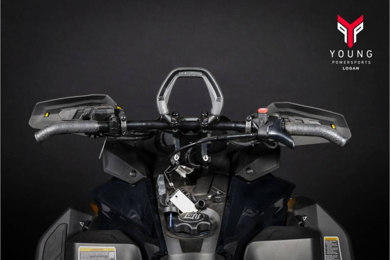 A photo of this 2025 Ski-Doo Summit® NEO 600 EFI - 85 H_Al Hurricane 1.75 with Fl