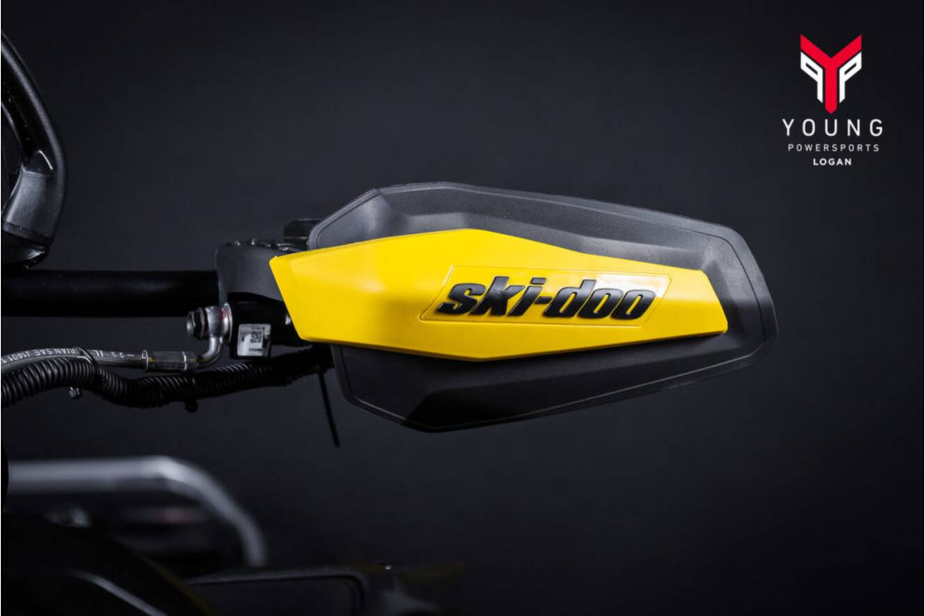 A photo of this 2025 Ski-Doo Summit® NEO 600 EFI - 85 H_Al Hurricane 1.75 with Fl