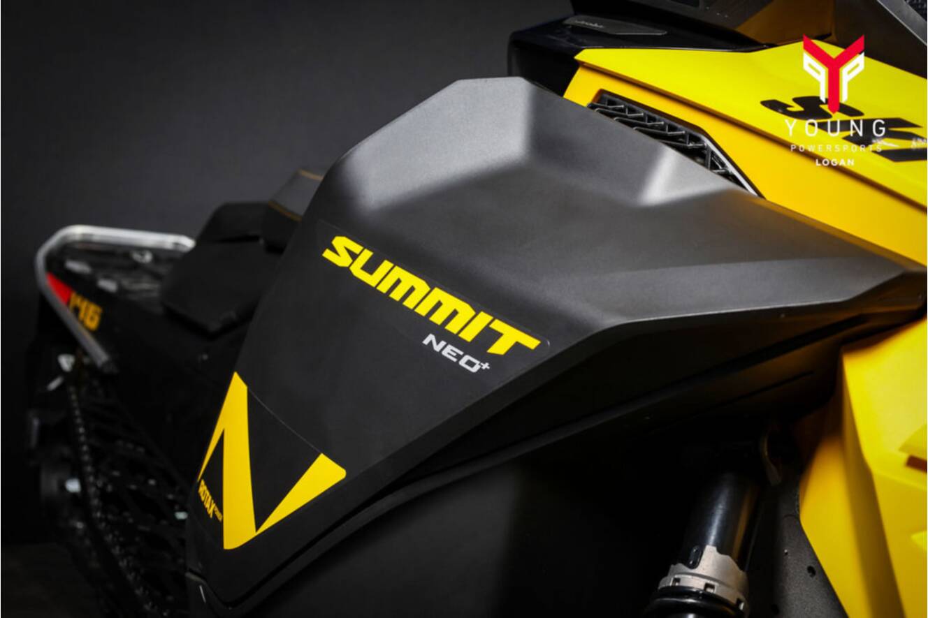 A photo of this 2025 Ski-Doo Summit® NEO 600 EFI - 85 H_Al Hurricane 1.75 with Fl