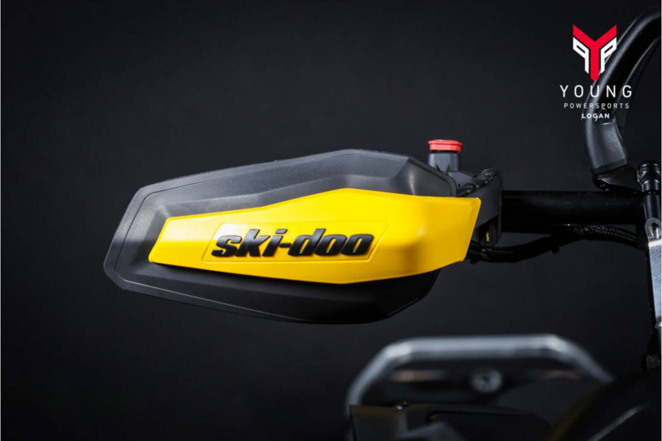 A photo of this 2025 Ski-Doo Summit® NEO 600 EFI - 85 H_Al Hurricane 1.75 with Fl